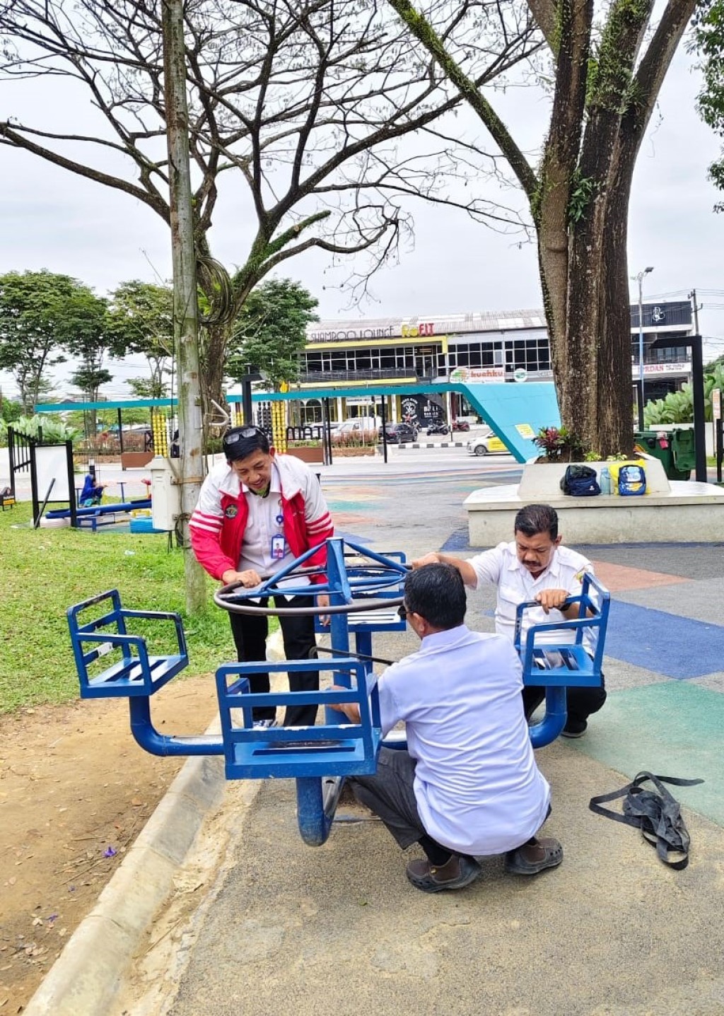 Pembenahan Alat-Alat Permainan dan Fasilitas Edu Park