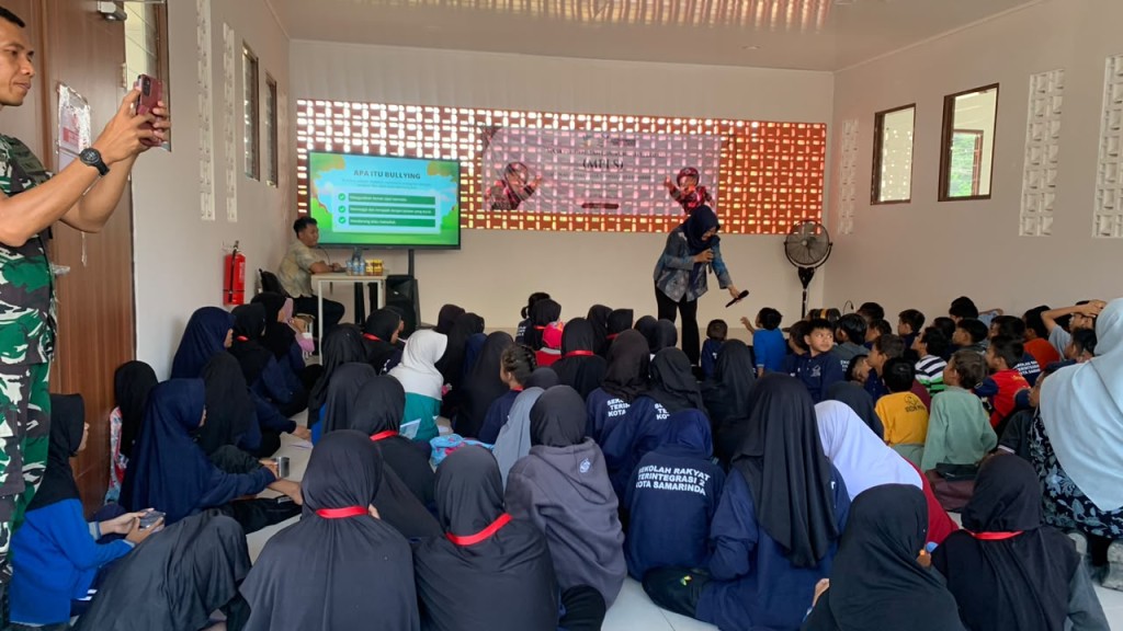 DP2PA Kota Samarinda Berikan Materi Bullying dalam Kegiatan MPLS di Sekolah Rakyat Terintegrasi 2