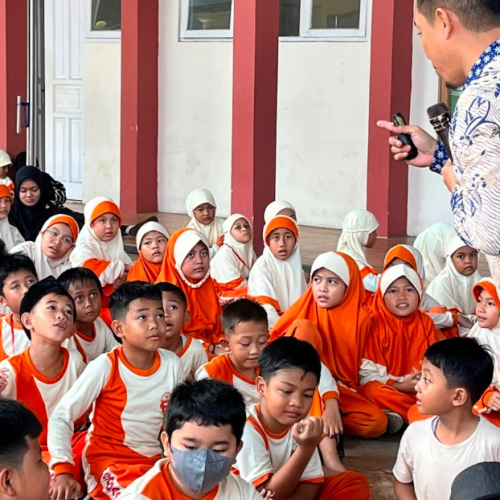 Cegah Perundungan Sejak Dini, DP2PA berikan Edukasi "STOP BULLYING!' kepada Siswa Baru di SD Daarul Farihin